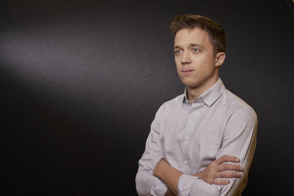 El líder de Más País, Íñigo Errejón, posa para Europa Press en el Congreso de los Diputados, a 23 de diciembre de 2021, en Madrid, (España). Errejón es presidente de Más País desde las elecciones generales de noviembre de 2019.