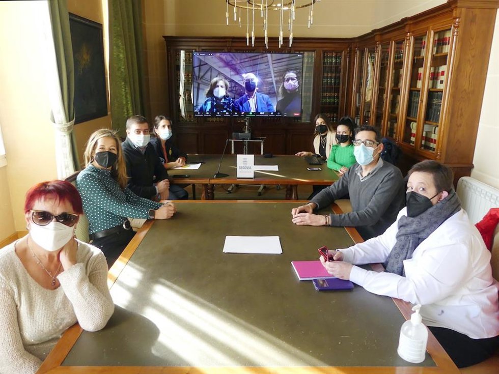 Viceoconferencia con motivo de la recepción de las siete toneladas de material donadas por los segovianos para La Palma.