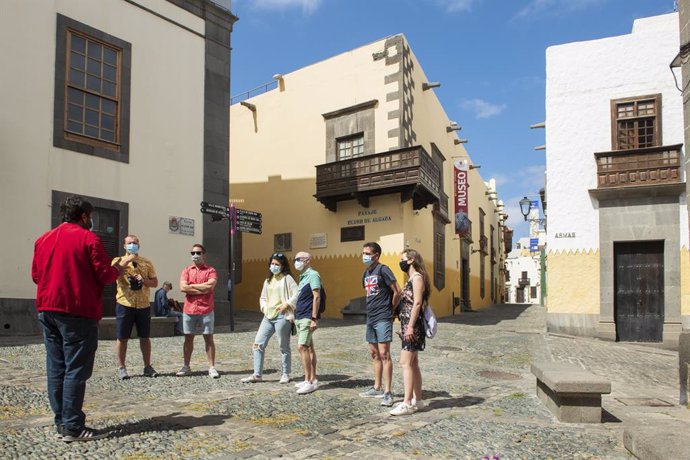 Archivo - Turistas en Vegueta