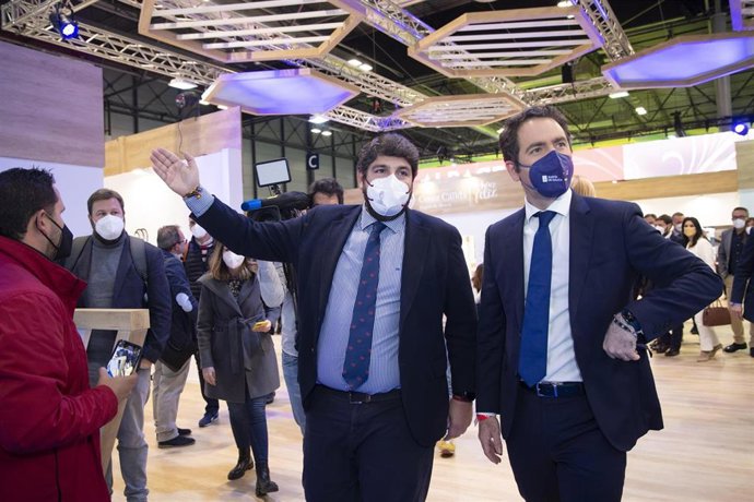 García Egea vista el stand de la Región de Murcia en Fitur