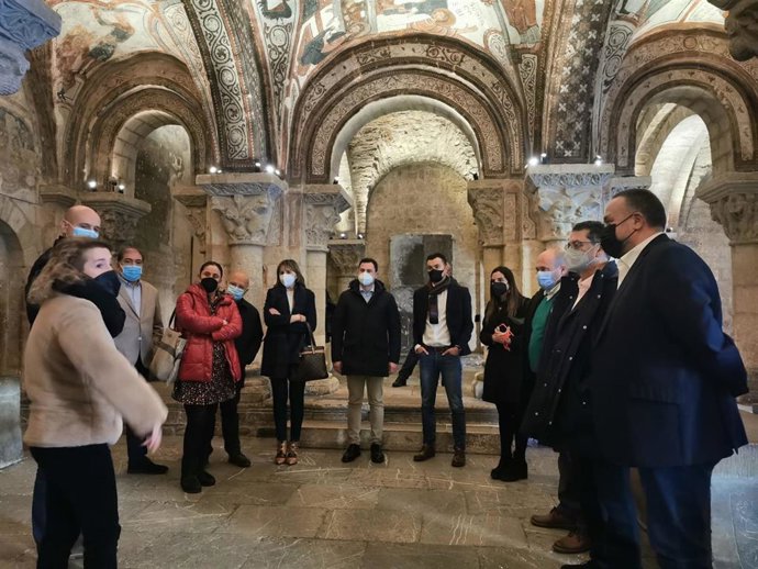 El portavoz del Grupo Parlamentario Socialista en el Congreso de los Diputados, Héctor Gómez Hernández, durante su visita a San Isidoro en León