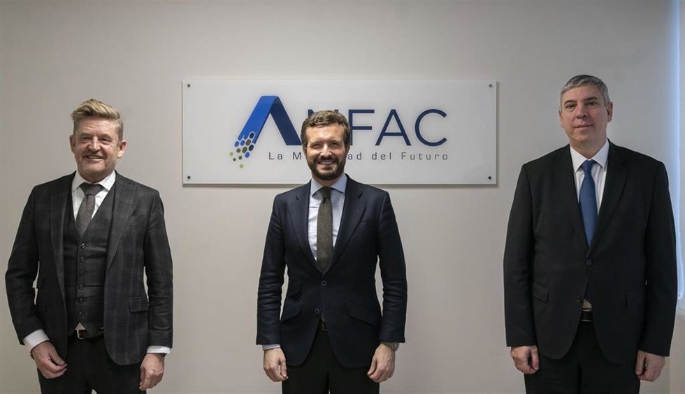 Pablo Casado durante una reunión con los presidentes de ANFAC .