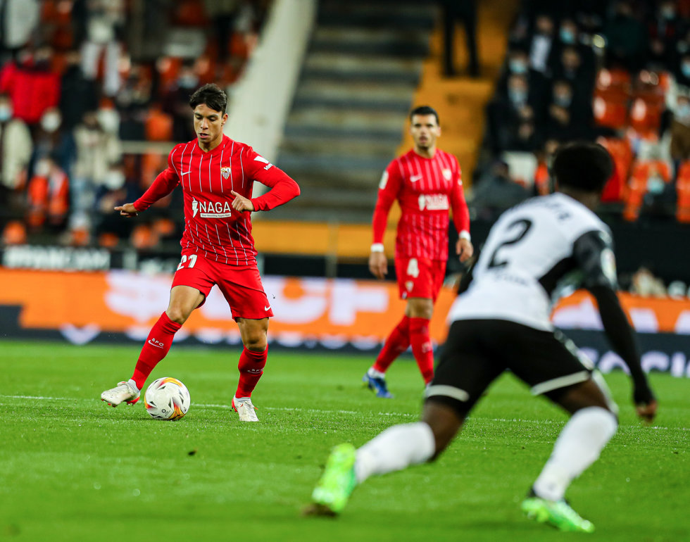 Oliver Torres of Sevilla FC in action during the Santander League match between Valencia CF and Sevilla FC at the Mestalla Stadium on January 19, 2022, in Valencia, Spain.