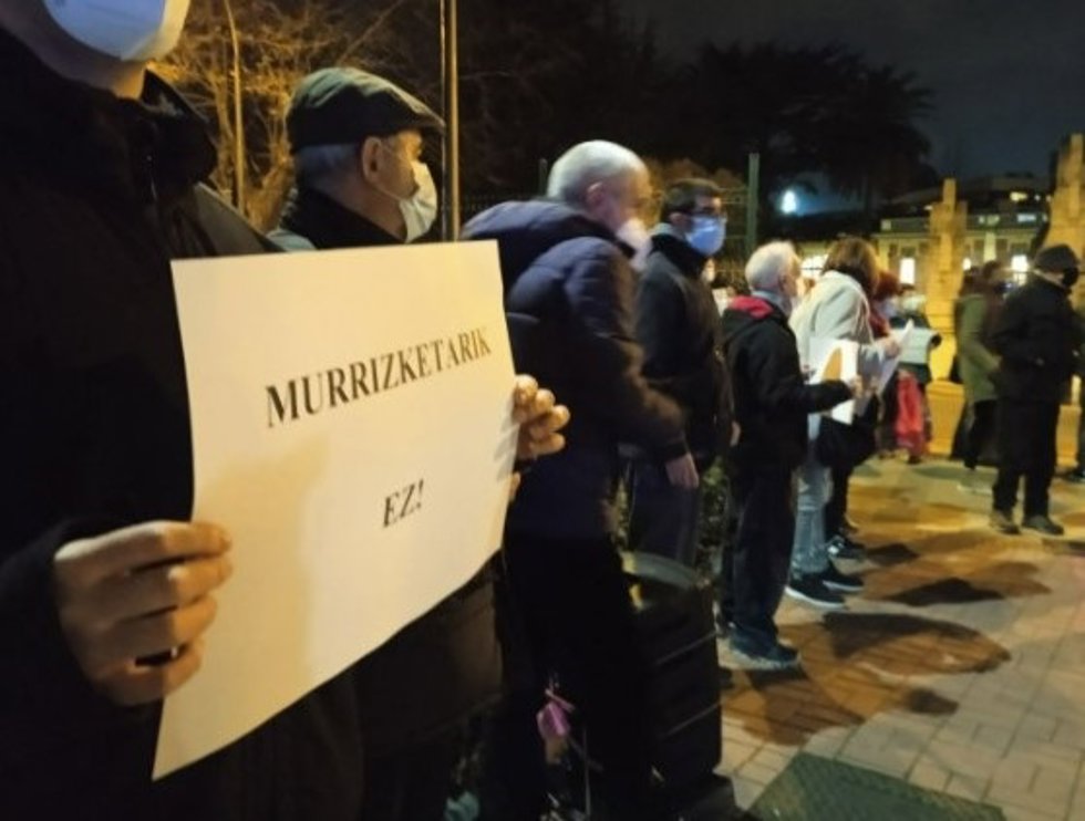 Vecinos se concentran en Barakaldo (Bizkaia) por una sanidad pública y de calidad