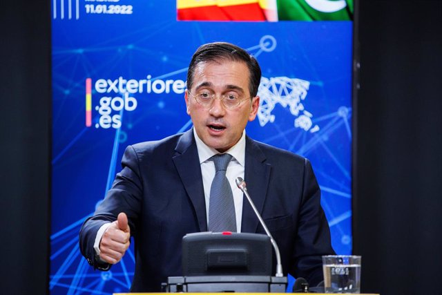 El ministro de Asuntos Exteriores, Unión Europea y Cooperación, José Manuel Albares en una rueda de prensa después de su reunión con el ministro de Asuntos Exteriores pakistaní, en el Palacio de Viana, a 11 de enero de 2022, en Madrid (España). El ministr