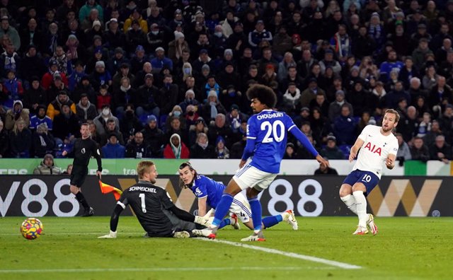 19 January 2022, United Kingdom, Leicester: Tottenham Hotspur's Harry Kane scores his side's first goal during the English Premier League soccer match between Leicester City and Tottenham Hotspur at the King Power Stadium. Photo: Tim Goode/PA Wire/dpa