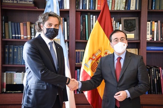 El ministro de Exteriores español con su homólogo argentino.