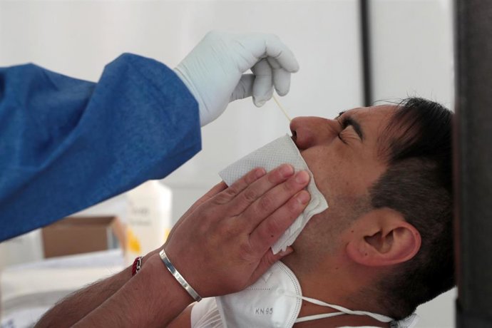 Archivo - Test de coronavirus en México