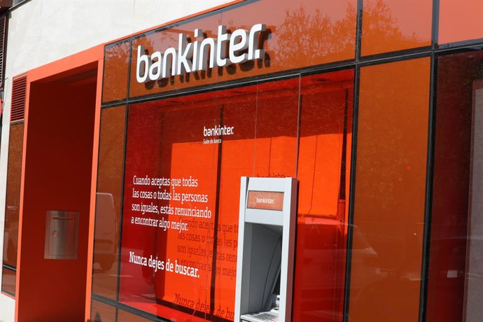 Archivo - Arxiu - Una de les oficines del banc Bankinter de Madrid