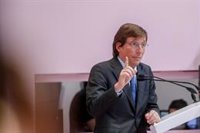 Almeida y Villacís trasladan "el cariño de Madrid" a familiares de las víctimas de la explosión