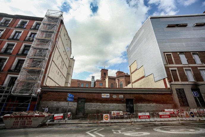 Archivo - Estado actual del edificio parroquial situado en el número 98 de la calle Toledo tras sufrir una explosión el 20 de enero de 2020