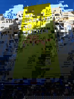 Escaladores de Greenpeace en Gran Vía