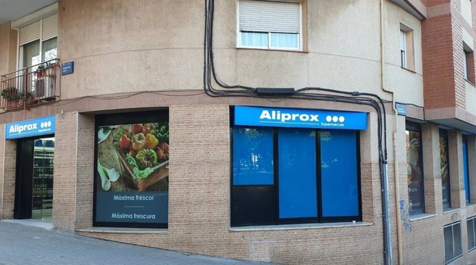 Nuevo supermercado de la franquicia Aliprox que ha abierto Caprabo en Santa Coloma de Gramenet (Barcelona)