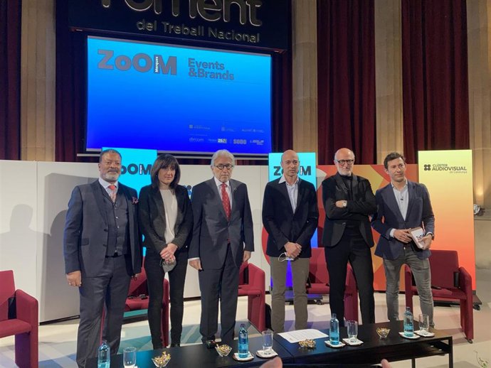 El director general del ISE, Mike Blackman, junto al director de márketing de Sono Team, Carlos Henao; la vicepresidenta del Clúster Audiovisual de Catalunya, Noemí Cuní, y el presidente de Foment del Treball, Josep Sánchez Llibre.