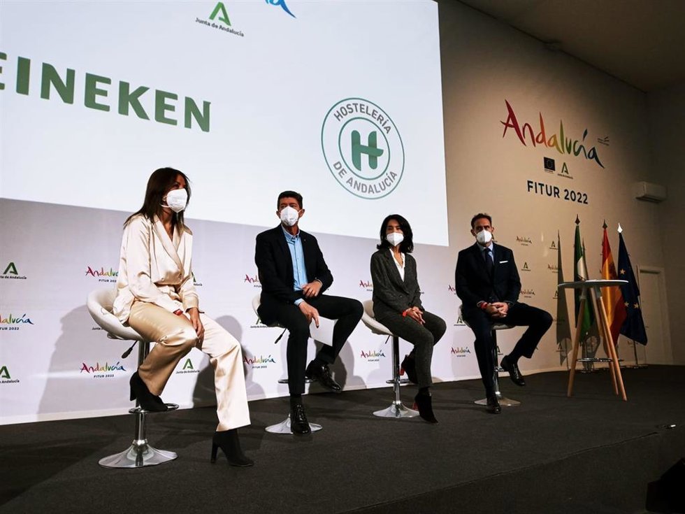 Rosa Hernández, Juan Marín, Carmen Ponce y Javier De Frutos, en la presentación del proyecto de digitalización para el sector hostelero.