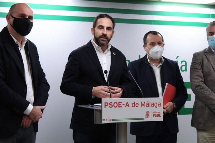 Daniel Pérez, secretario general del PSOE de Málaga, en rueda de prensa