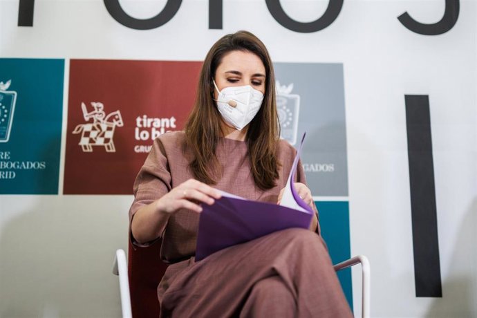 La ministra de Igualdad, Irene Montero, participa en los desayunos jurídicos del Colegio de Abogados de Madrid, en la Biblioteca del Colegio de Abogados de Madrid, a 20 de enero de 2022, en Madrid, (España). Durante este encuentro, la ministra va a deba