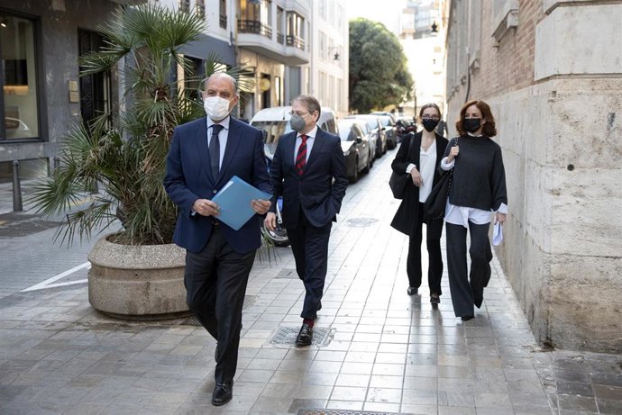 Archivo - El expresidente del PP de la Comunidad Valenciana, Francisco Camps, a su llegada al Hotel Helen Berger de Valencia para comparecer, a 17 de noviembre de 2021, en Valencia, Comunidad Valenciana (España). La titular del Juzgado de Instrucción nú