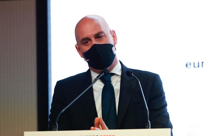 El presidente de la RFEF, Luis Rubiales, interviene en un Encuentro Deportivo de Europa Press, a 20 de enero de 2022, en Madrid, (España). El encuentro, bajo el título 'Federación Aragonesa de Fútbol. Cien Años de Fútbol', tiene como objetivo abordar lo