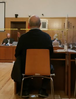 El acusado de quedarse con el patrimonio de su anciana vecina durante el juicio celebrado en la Audiencia de Valladolid.