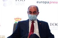 Lambán: "Tenemos un año por delante para tener un campo a la altura de Aragón y del fútbol"