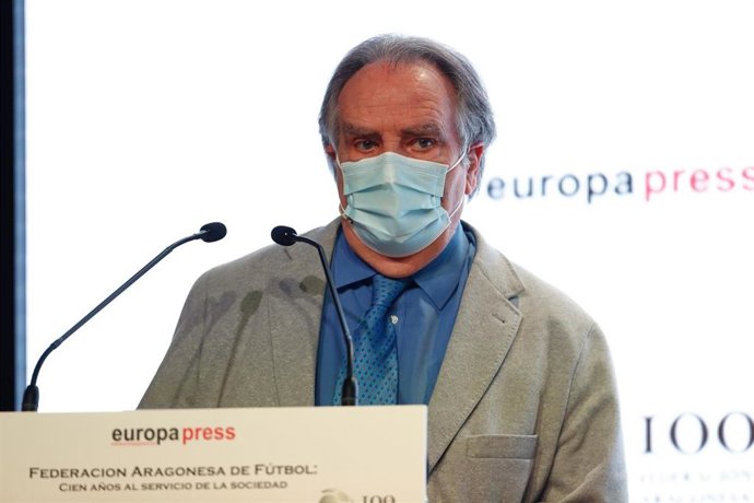 Oscar Fle, presidente de la Federación Aragonesa de Fútbol, durante su participación en el Encuentro Deportivo EP con motivo del Centenario de la FAF