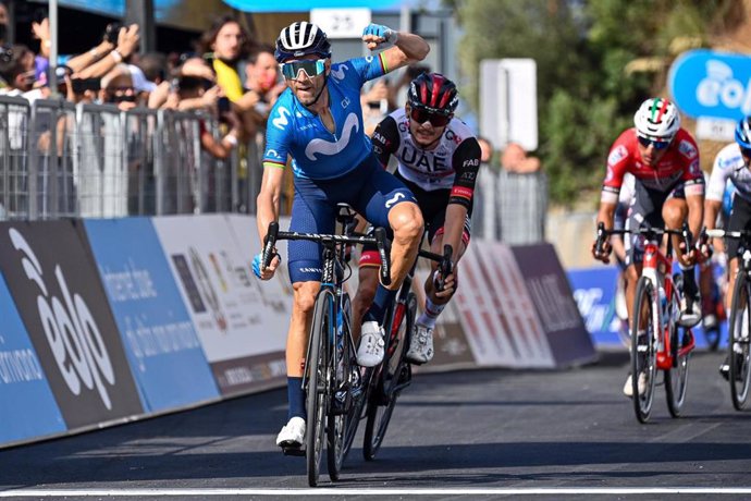 Archivo - El ciclista español Alejandro Valverde (Movistar Team) gana la tercera etapa del Giro de Sicilia 2021, la victoria número 130 en su carrera