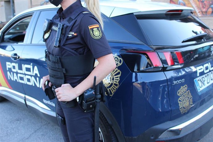 Archivo - Un agente de Policía en imagen de archivo