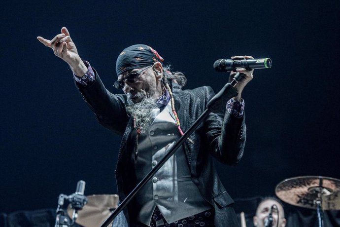 Archivo - El cantante Enrique Villarreal Armendáriz, más conocido como 'El Drogas', durante su concierto en el Wizink Center de Madrid (España), a 11 de octubre de 2019.