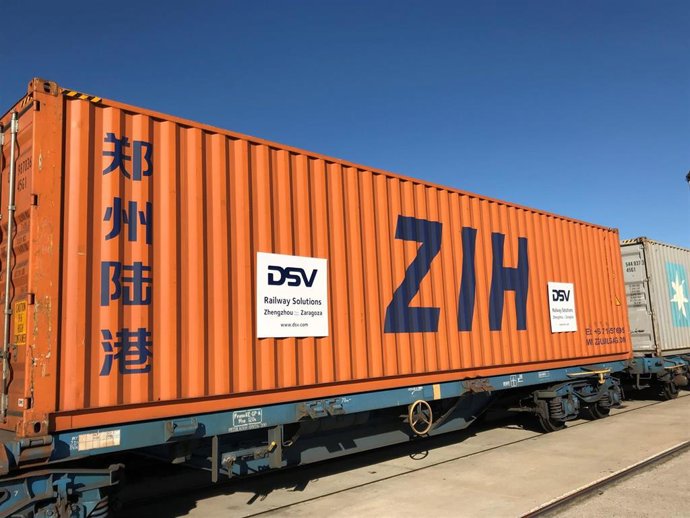 Archivo - Primer contenedor llegado por tren desde China a Zaragoza