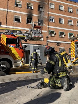 Un incendio sin heridos calcina una vivienda en Carabanchel