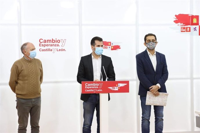 Tudanca comparece ante los medios junto a los secretarios autonómicos de UGT y CCOO