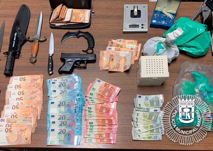 Un 'vuelco' deja al descubierto otro narcopiso en Vallecas, con 8 detenidos y diversa droga incautada