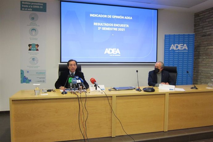 El presidente de ADEA, Salvador Arenere, y su secretario general, José Guillén, informan sobre el Indicador de Opinión del segundo semestre de 2021.