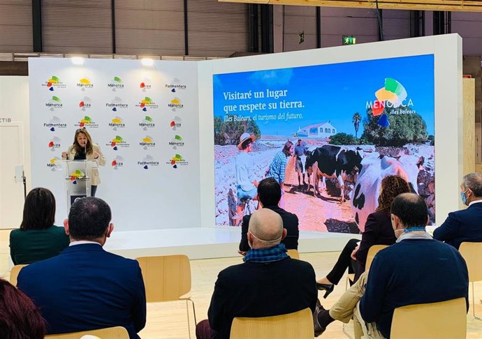 La presidenta del Consell de Menorca, Susana Mora, presenta la campaña turística para 2022.