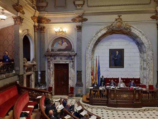 Archivo - Imagen de archivo de la intervención del presidente de la Comisión Promotora para el Nuevo Municipio de Benimàmet, Blas García, en un pleno del Ayuntamiento de València.