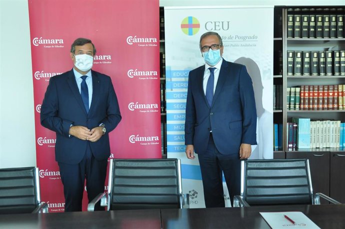Juan Carlos Hernández Buades, Director General De CEU Andalucía, Y Carlos Fenoy, Presidente De La Cámara De Comercio Del Campo De Gibraltar.