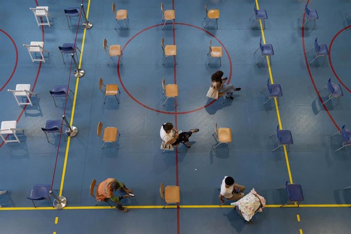 Vacunación contra la COVID-19 en Santiago, la capital de Chile. 