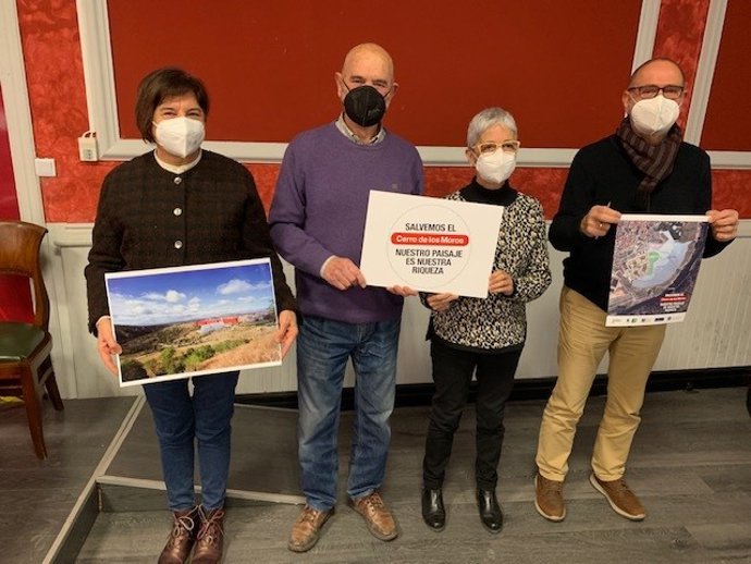 Representantes de las agrupaciones informan sobre un paseo por el Cerro de los Moros.