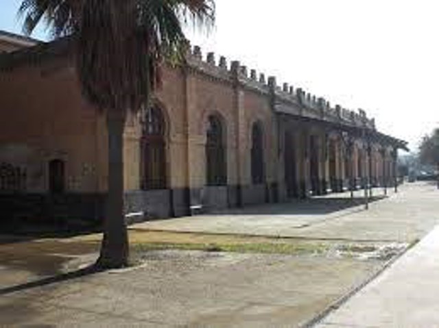 Antigua estación de ferrocarril de Camas que el Ayuntamiento quiere convertir en un Centro de Rendimiento de Estudios Artísticos.