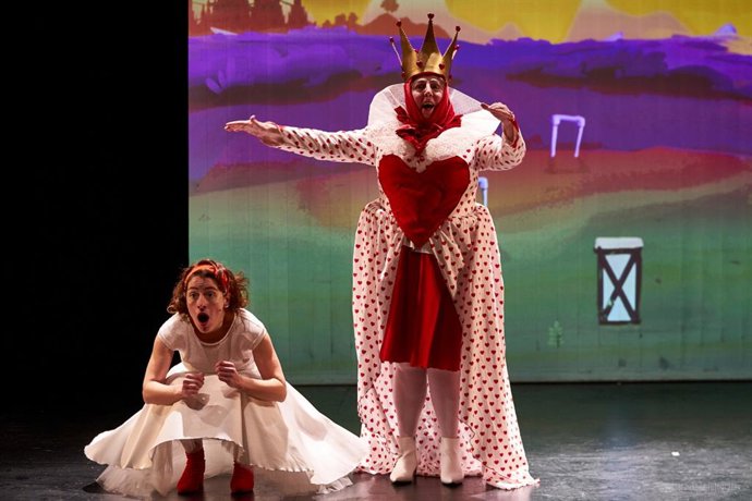 El Teatro Cánovas de Málaga recibe a Teloncillo Teatro y su 'Alicia', espectáculo con video mapping y música en directo