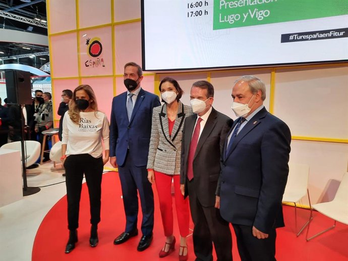 Reyes Maroto con Abel Caballero en Fitur.