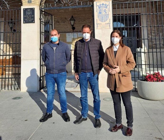 La delegada territorial de la Consejería de Cultura y Patrimonio Histórico, Cristina Casanueva, visita el municipio de Castro del Río.