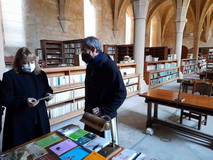 La consellera de Cultura de la Generalitat de Catalunya, Natlia Garriga, durant la visita al Reial Monestir de Santa Maria de Poblet