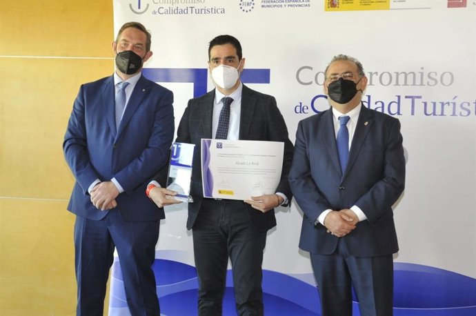 Recogida del premio para Alcalá la Real como segundo mejor destino turístico de España