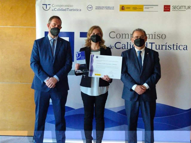 Entrega en Fitur del primer Premio SICTED 2022 en la categoría de Servicio Turístico  a la empresa Federico Verdú, Turrones y Helados, de Gijón