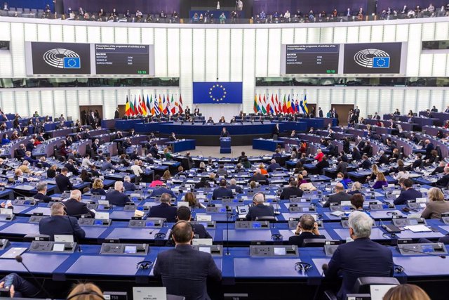 Imagen del pleno del Parlamento Europeo durante una intervención del presidente francés, Emmanuel Macron.