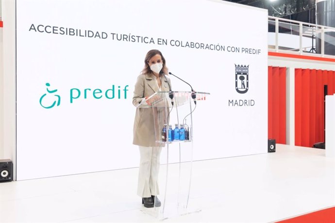 La delegada de Turismo, Almudena Maíllo, presenta en FITUR la nueva guía 'Madrid Accesible para ti'