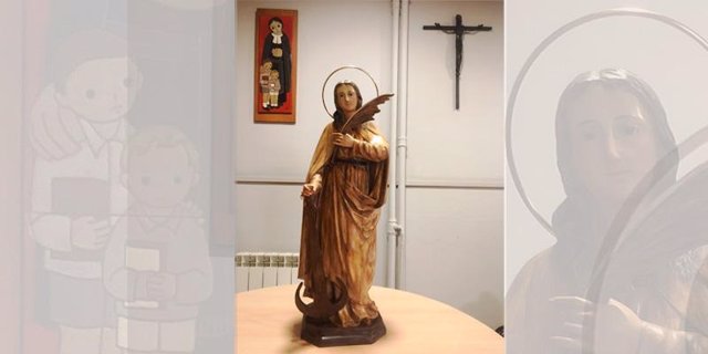 El Colegio La Salle La Paloma, vecino a la explosión de hace un año en la calle Toledo de Madrid, coloca una estatua de Santa Filomena por el "milagro" de los niños salvados