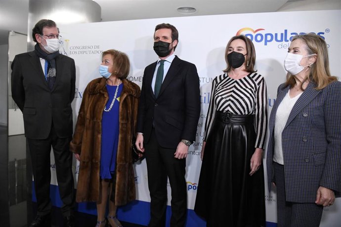 El expresidente Mariano Rajoy ; el presidente del Pablo Casado; la portavoz del GPP, Cuca Gamarra; y la vicesecretaria de Política Social, Ana Pastor , en el homenaje al exdiputado Carlos Mantilla celebrado en el Congreso. En Madrid, a 20 de enero de 20